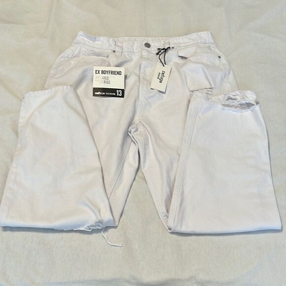 NWT Refuge sz 13 jr boyfriend relaxed high rise distressed ripped white jeans - Picture 3 of 17